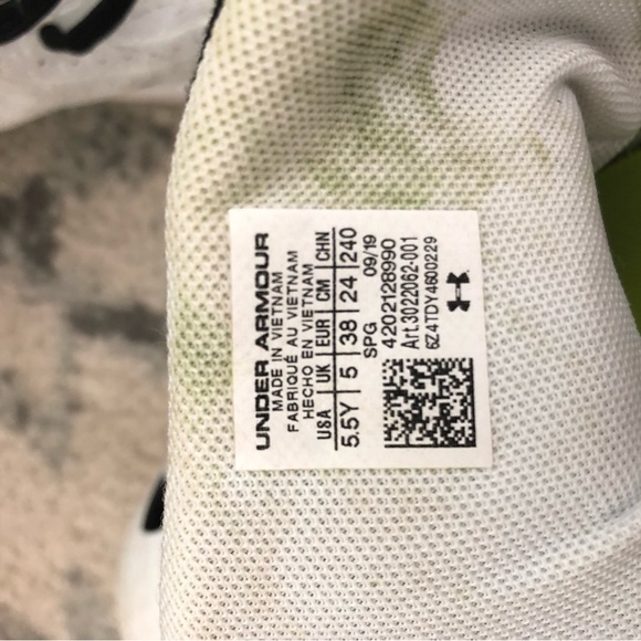 Under Armour Cleats youth 5.5 - Picture 4 of 4